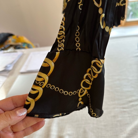 Very comfy top , elegant , good condition ! Size Large - Picture 5 of 14